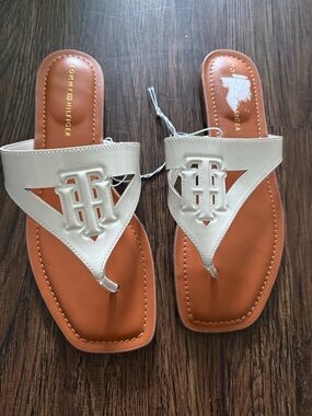 Tommy Hilfiger White Logo Toe-Post Sandals with Tan Footbed